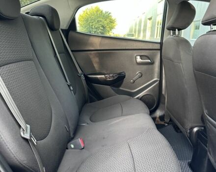 Сірий Кіа Ріо, об'ємом двигуна 1.4 л та пробігом 230 тис. км за 7300 $, фото 6 на Automoto.ua