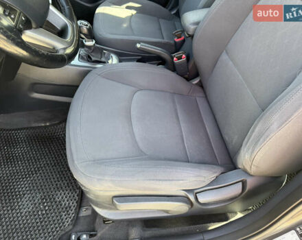 Серый Киа Рио, объемом двигателя 1.4 л и пробегом 52 тыс. км за 9900 $, фото 34 на Automoto.ua