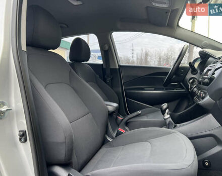 Сірий Кіа Ріо, об'ємом двигуна 1.4 л та пробігом 143 тис. км за 8999 $, фото 12 на Automoto.ua