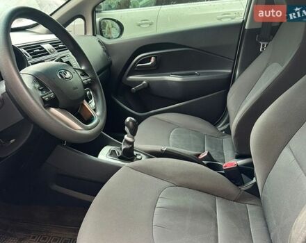 Серый Киа Рио, объемом двигателя 1.59 л и пробегом 91 тыс. км за 8700 $, фото 6 на Automoto.ua