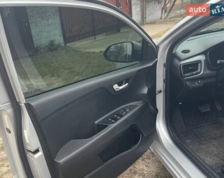 Серый Киа Рио, объемом двигателя 1.59 л и пробегом 81 тыс. км за 10000 $, фото 38 на Automoto.ua