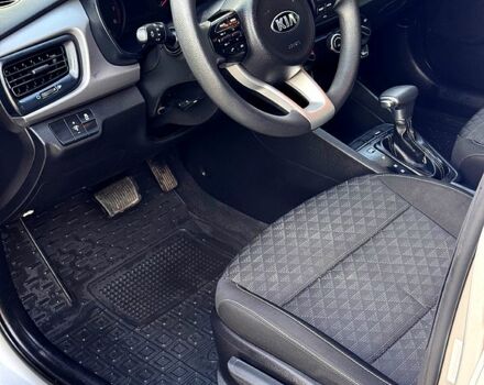 Серый Киа Рио, объемом двигателя 1.6 л и пробегом 81 тыс. км за 10000 $, фото 5 на Automoto.ua