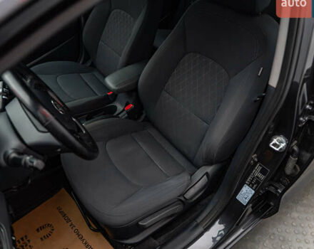 Серый Киа Рио, объемом двигателя 1.4 л и пробегом 75 тыс. км за 8988 $, фото 8 на Automoto.ua