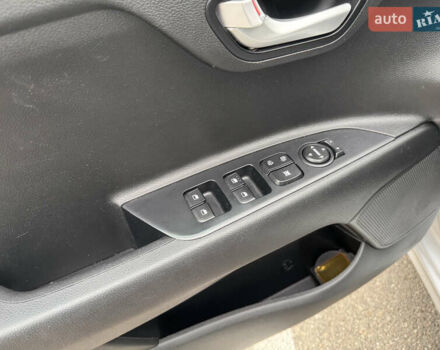 Серый Киа Рио, объемом двигателя 1.6 л и пробегом 65 тыс. км за 12800 $, фото 27 на Automoto.ua