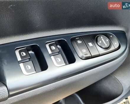 Сірий Кіа Ріо, об'ємом двигуна 1.37 л та пробігом 135 тис. км за 12999 $, фото 21 на Automoto.ua