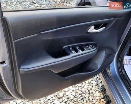 Сірий Кіа Ріо, об'ємом двигуна 1.37 л та пробігом 135 тис. км за 12999 $, фото 20 на Automoto.ua