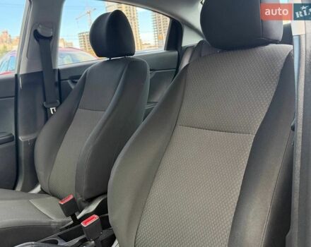Серый Киа Рио, объемом двигателя 1.37 л и пробегом 95 тыс. км за 14000 $, фото 49 на Automoto.ua