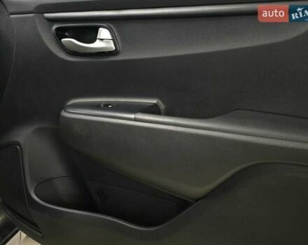 Сірий Кіа Ріо, об'ємом двигуна 1.37 л та пробігом 60 тис. км за 13999 $, фото 22 на Automoto.ua