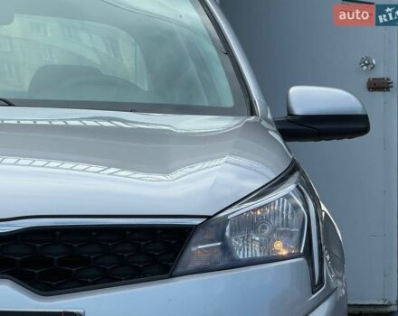 Серый Киа Рио, объемом двигателя 1.37 л и пробегом 95 тыс. км за 14000 $, фото 5 на Automoto.ua