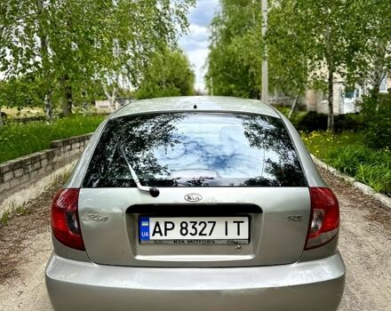 Серый Киа Рио, объемом двигателя 1.3 л и пробегом 206 тыс. км за 1750 $, фото 3 на Automoto.ua