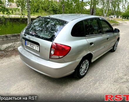 Серый Киа Рио, объемом двигателя 1.3 л и пробегом 206 тыс. км за 1750 $, фото 4 на Automoto.ua