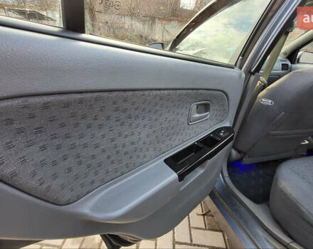 Сірий Кіа Ріо, об'ємом двигуна 1.49 л та пробігом 236 тис. км за 3600 $, фото 16 на Automoto.ua