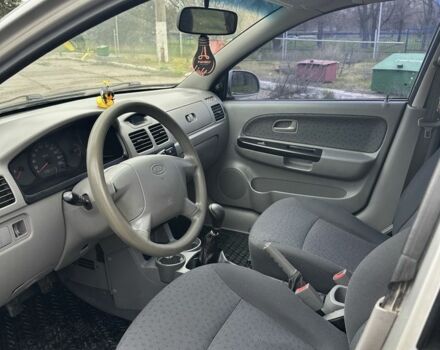 Серый Киа Рио, объемом двигателя 1.3 л и пробегом 225 тыс. км за 2500 $, фото 8 на Automoto.ua