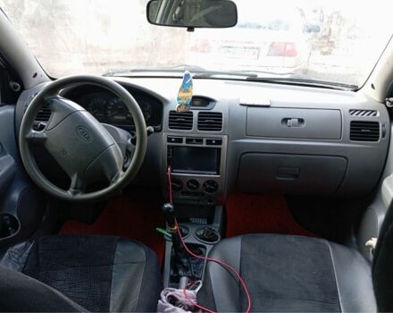 Серый Киа Рио, объемом двигателя 1.3 л и пробегом 230 тыс. км за 2700 $, фото 7 на Automoto.ua