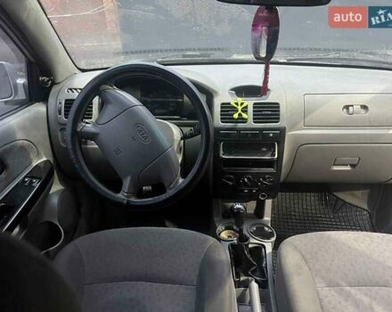 Сірий Кіа Ріо, об'ємом двигуна 1.4 л та пробігом 125 тис. км за 1600 $, фото 1 на Automoto.ua