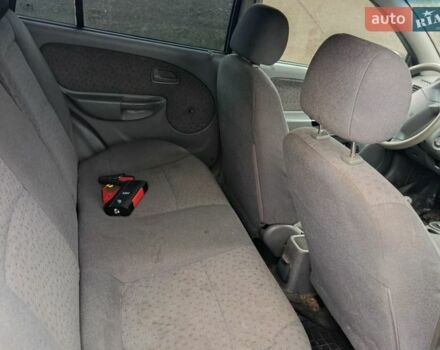 Сірий Кіа Ріо, об'ємом двигуна 1.4 л та пробігом 457 тис. км за 1100 $, фото 4 на Automoto.ua