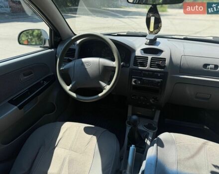 Серый Киа Рио, объемом двигателя 1.34 л и пробегом 209 тыс. км за 3300 $, фото 13 на Automoto.ua