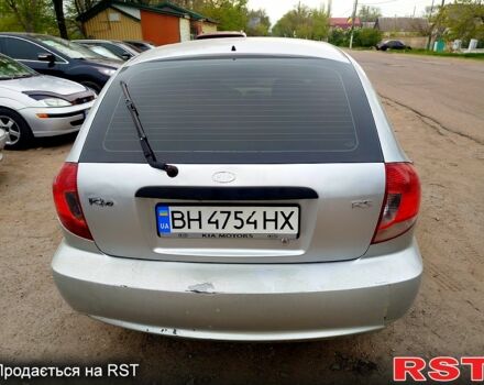 Серый Киа Рио, объемом двигателя 1.3 л и пробегом 250 тыс. км за 1650 $, фото 1 на Automoto.ua