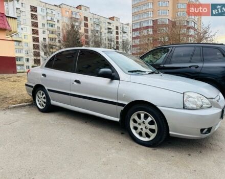 Серый Киа Рио, объемом двигателя 1.4 л и пробегом 300 тыс. км за 2300 $, фото 1 на Automoto.ua