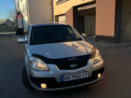 Серый Киа Рио, объемом двигателя 1.49 л и пробегом 206 тыс. км за 4400 $, фото 1 на Automoto.ua