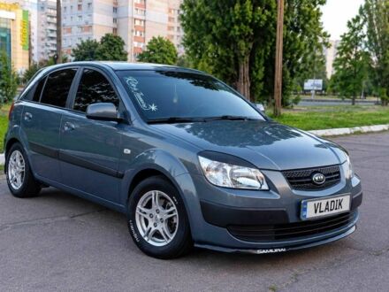 Сірий Кіа Ріо, об'ємом двигуна 1.4 л та пробігом 130 тис. км за 4888 $, фото 1 на Automoto.ua