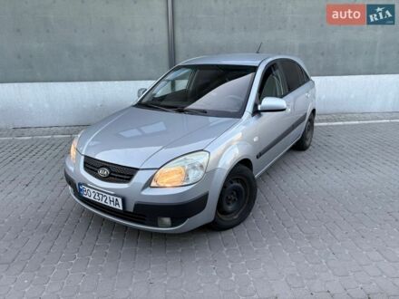Сірий Кіа Ріо, об'ємом двигуна 1.49 л та пробігом 290 тис. км за 3450 $, фото 1 на Automoto.ua
