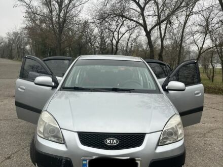 Сірий Кіа Ріо, об'ємом двигуна 1.4 л та пробігом 237 тис. км за 5500 $, фото 1 на Automoto.ua