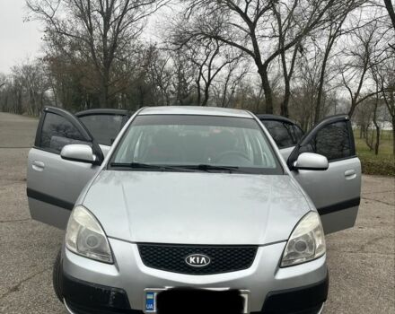 Серый Киа Рио, объемом двигателя 1.4 л и пробегом 237 тыс. км за 5500 $, фото 1 на Automoto.ua