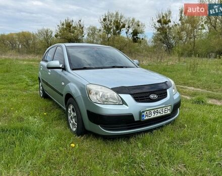 Серый Киа Рио, объемом двигателя 1.6 л и пробегом 203 тыс. км за 4500 $, фото 1 на Automoto.ua