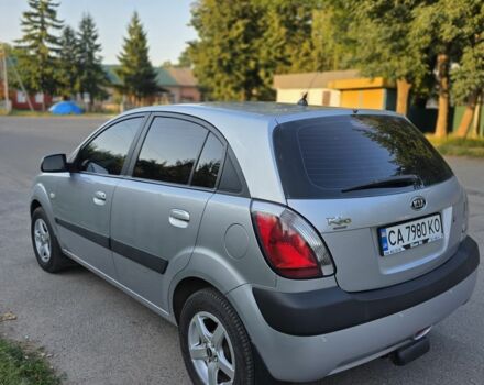 Серый Киа Рио, объемом двигателя 1.4 л и пробегом 288 тыс. км за 41000 $, фото 1 на Automoto.ua