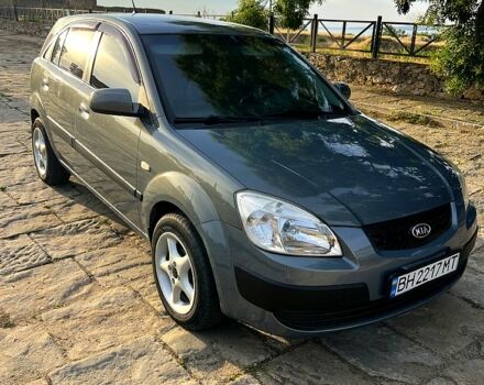 Серый Киа Рио, объемом двигателя 1.4 л и пробегом 245 тыс. км за 4200 $, фото 1 на Automoto.ua