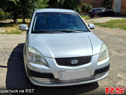 Серый Киа Рио, объемом двигателя 1.4 л и пробегом 180 тыс. км за 4500 $, фото 1 на Automoto.ua