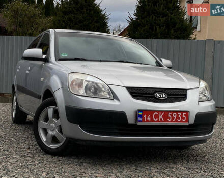 Серый Киа Рио, объемом двигателя 1.6 л и пробегом 173 тыс. км за 5799 $, фото 1 на Automoto.ua