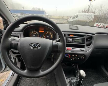 Сірий Кіа Ріо, об'ємом двигуна 1.4 л та пробігом 241 тис. км за 4300 $, фото 1 на Automoto.ua