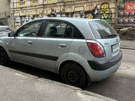 Серый Киа Рио, объемом двигателя 1.4 л и пробегом 212 тыс. км за 4000 $, фото 1 на Automoto.ua