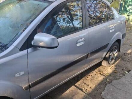 Серый Киа Рио, объемом двигателя 1.4 л и пробегом 275 тыс. км за 3700 $, фото 1 на Automoto.ua