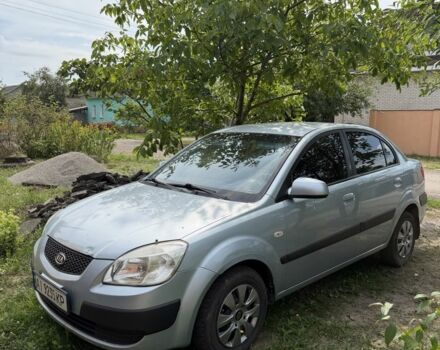 Серый Киа Рио, объемом двигателя 1.4 л и пробегом 250 тыс. км за 3299 $, фото 1 на Automoto.ua