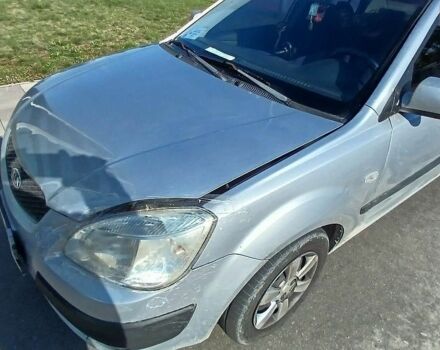 Сірий Кіа Ріо, об'ємом двигуна 1.4 л та пробігом 220 тис. км за 3800 $, фото 1 на Automoto.ua