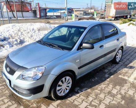 Серый Киа Рио, объемом двигателя 1.4 л и пробегом 236 тыс. км за 3300 $, фото 1 на Automoto.ua