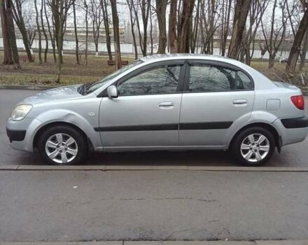 Серый Киа Рио, объемом двигателя 1.4 л и пробегом 247 тыс. км за 3700 $, фото 1 на Automoto.ua