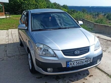 Серый Киа Рио, объемом двигателя 1.4 л и пробегом 214 тыс. км за 5600 $, фото 1 на Automoto.ua