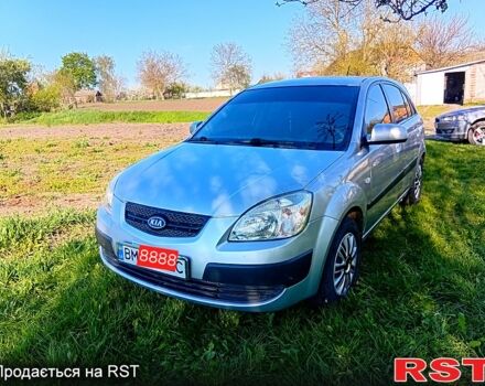 Серый Киа Рио, объемом двигателя 1.4 л и пробегом 220 тыс. км за 3800 $, фото 1 на Automoto.ua