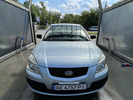 Серый Киа Рио, объемом двигателя 1.4 л и пробегом 177 тыс. км за 4400 $, фото 1 на Automoto.ua