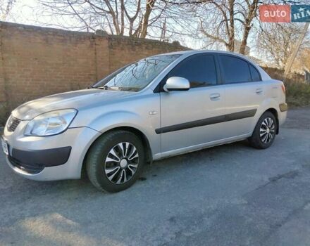 Серый Киа Рио, объемом двигателя 1.4 л и пробегом 240 тыс. км за 4100 $, фото 1 на Automoto.ua