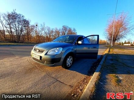 Серый Киа Рио, объемом двигателя 1.4 л и пробегом 357 тыс. км за 3800 $, фото 1 на Automoto.ua