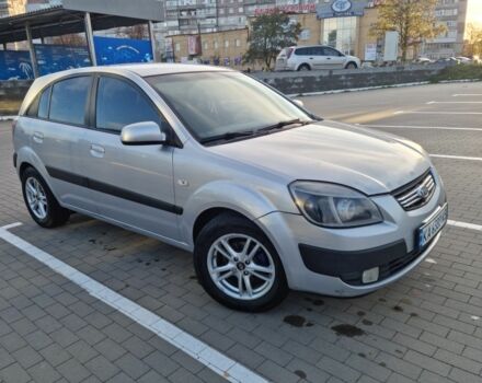 Серый Киа Рио, объемом двигателя 1.4 л и пробегом 200 тыс. км за 4200 $, фото 1 на Automoto.ua