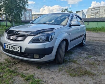 Серый Киа Рио, объемом двигателя 1.4 л и пробегом 300 тыс. км за 4000 $, фото 1 на Automoto.ua