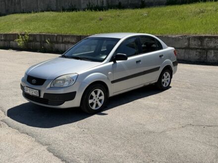 Серый Киа Рио, объемом двигателя 1.4 л и пробегом 242 тыс. км за 3600 $, фото 1 на Automoto.ua