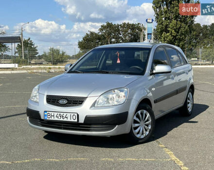 Серый Киа Рио, объемом двигателя 1.4 л и пробегом 231 тыс. км за 6000 $, фото 1 на Automoto.ua