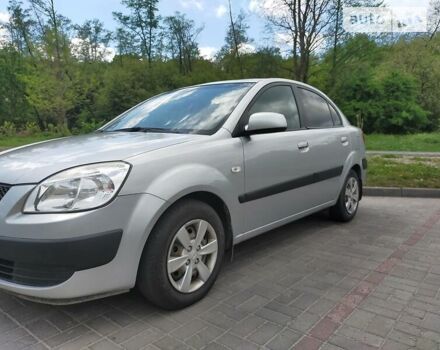 Серый Киа Рио, объемом двигателя 1.4 л и пробегом 280 тыс. км за 3400 $, фото 1 на Automoto.ua